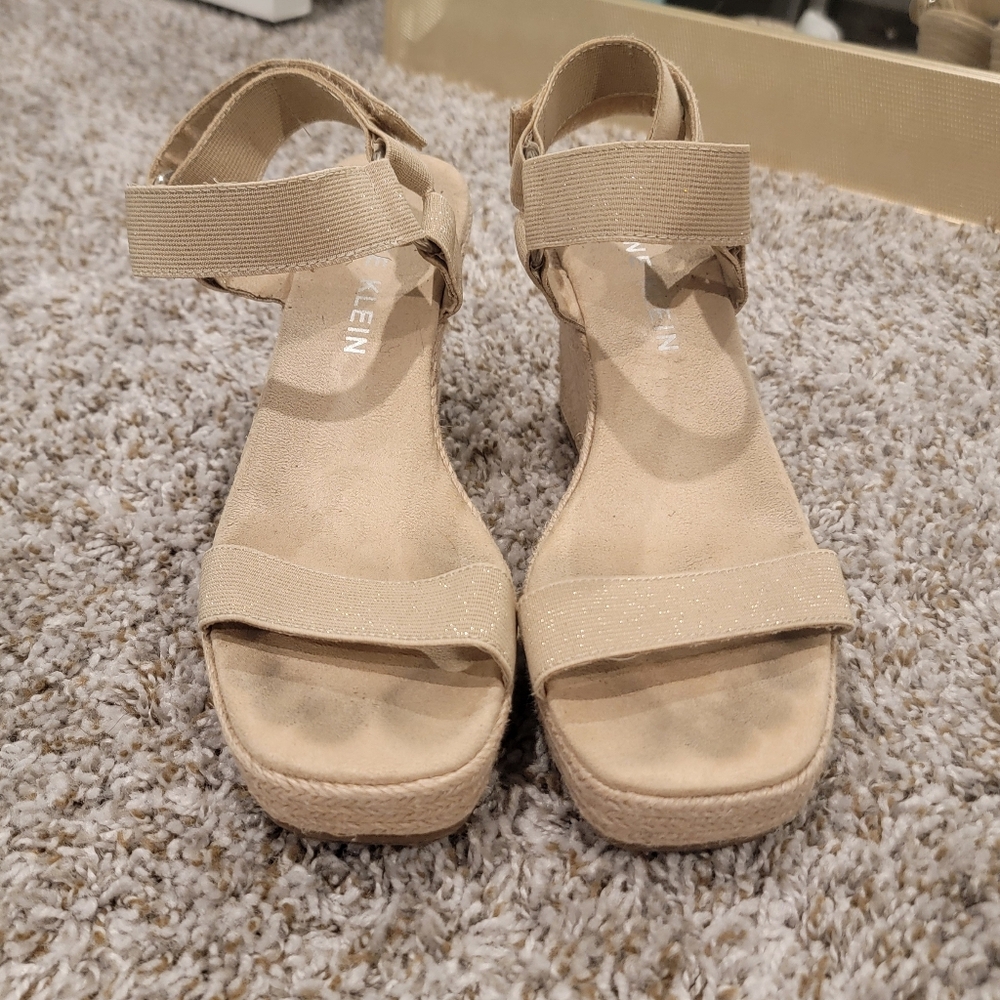 Comfy Wedges - Picture 4 of 5
